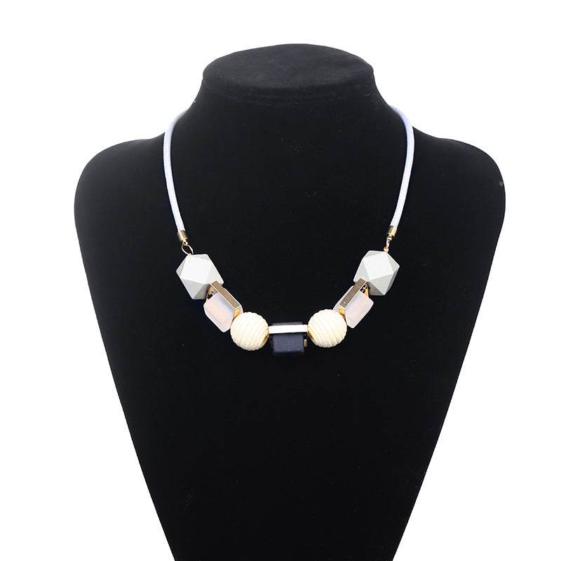 Colored wood pendant necklace - Concordia Style Boutique