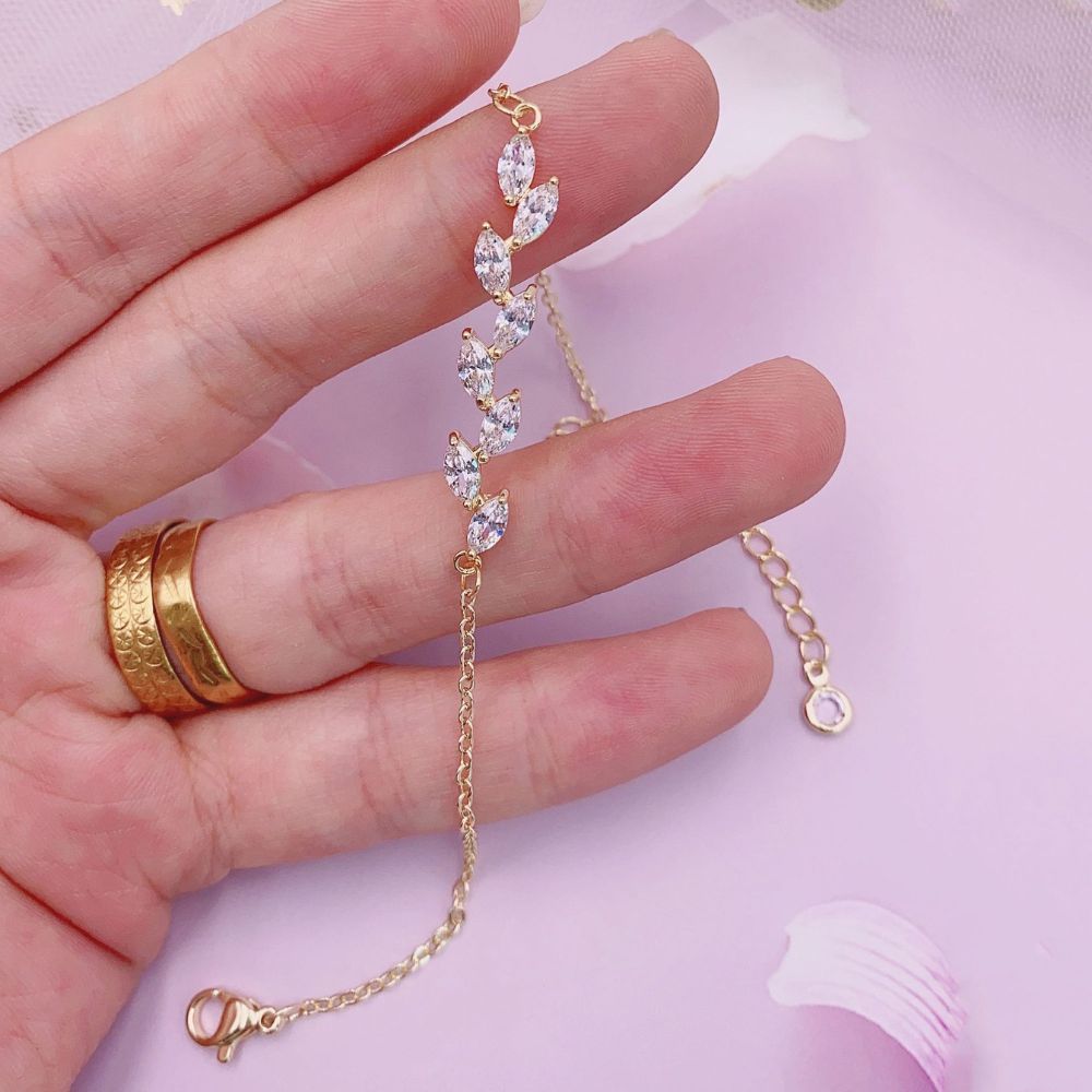 CRYSTAL LEAVES BRACELET (ADJUSTABLE) - Concordia Style Boutique