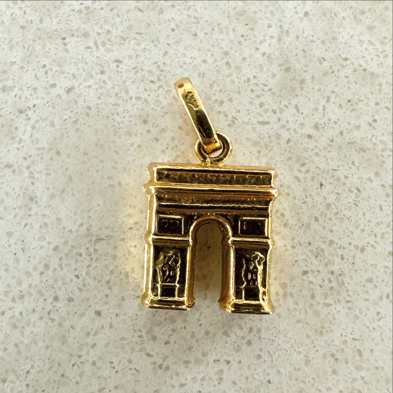 L'arc de Triomphe Charm - 18K Gold