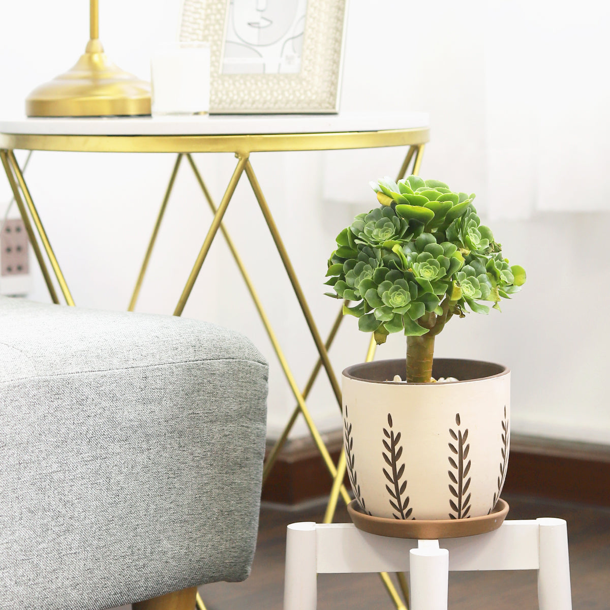 Clay White Vertical Leaf Pattern Pot