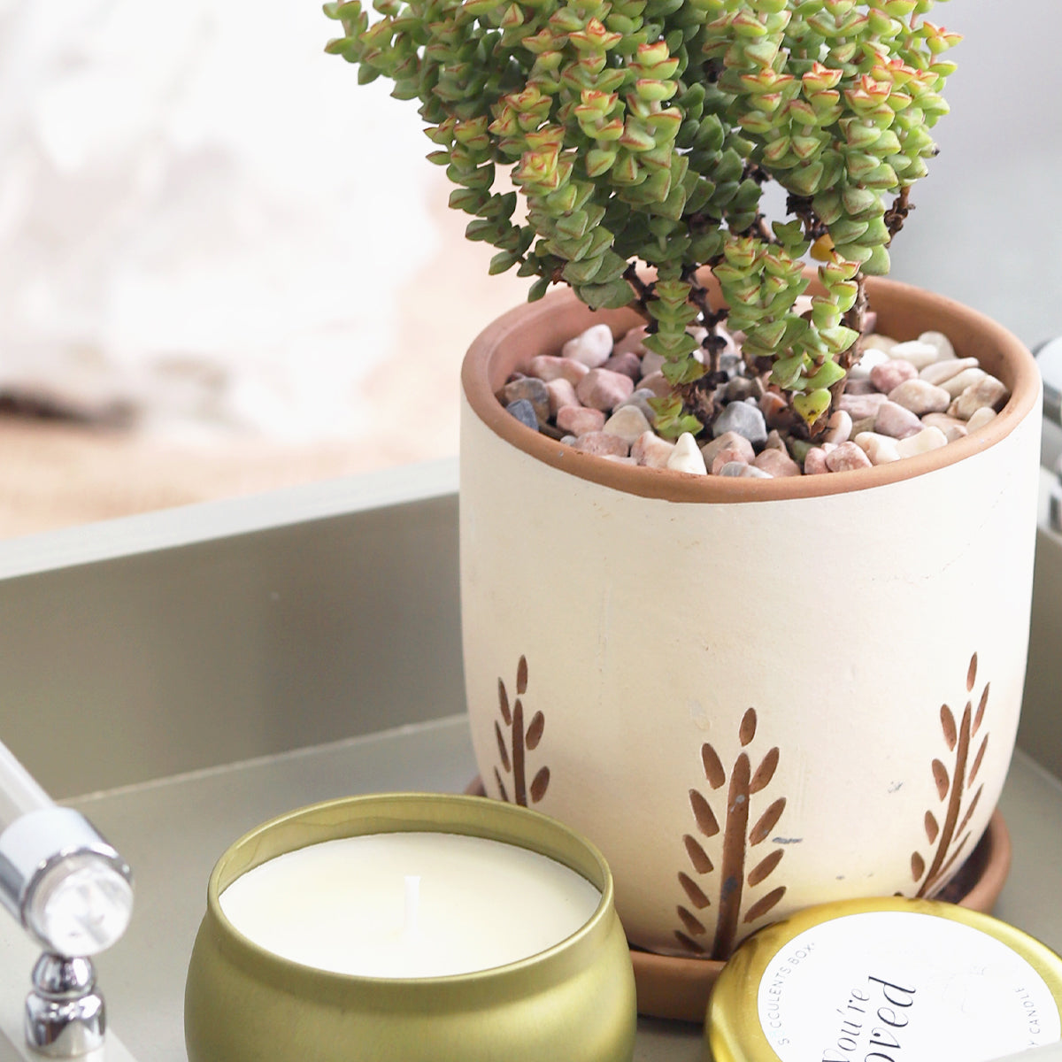 Clay White Vertical Leaf Pattern Pot