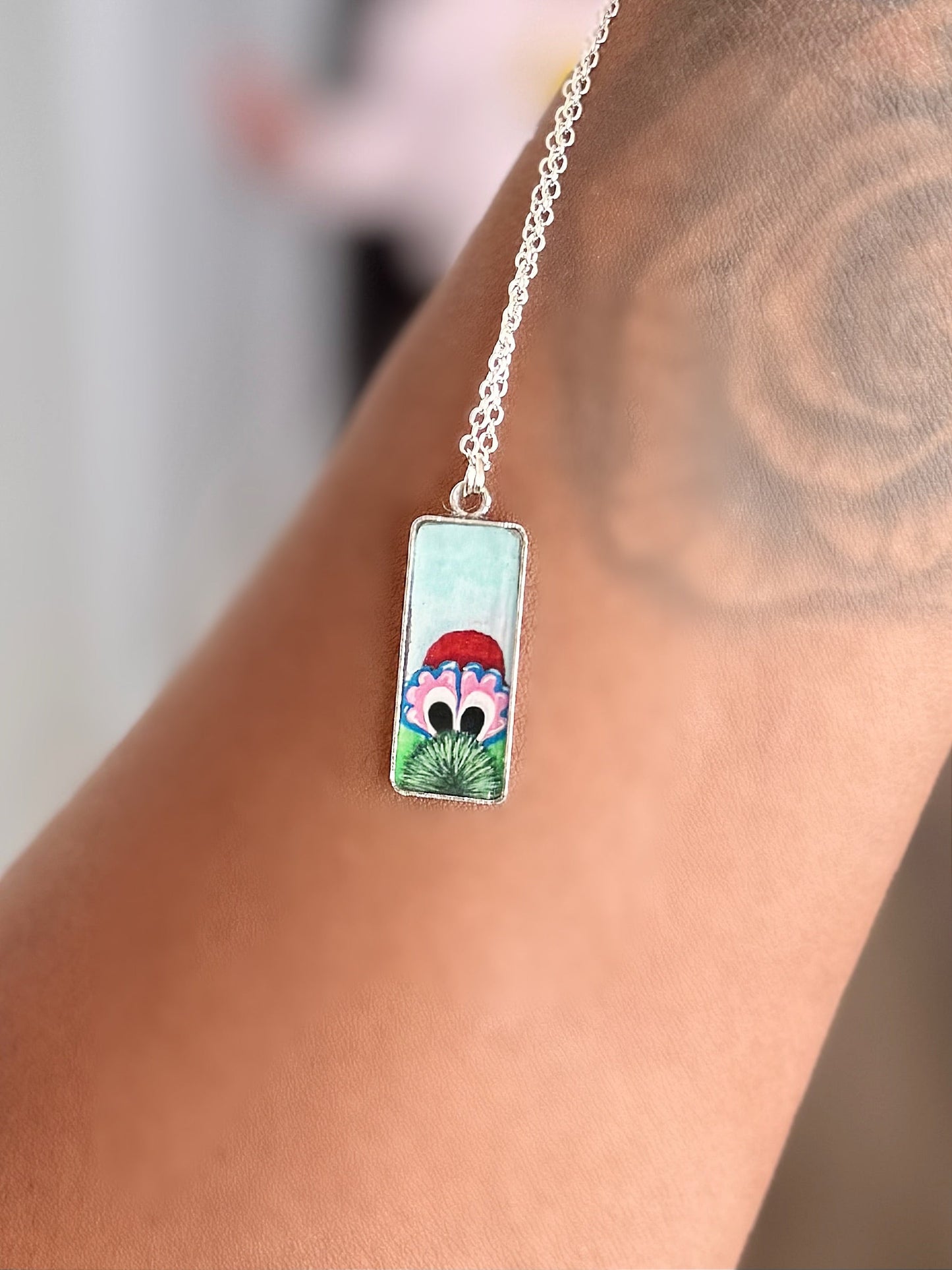 Large Peeking Phanatic Pendant Necklace