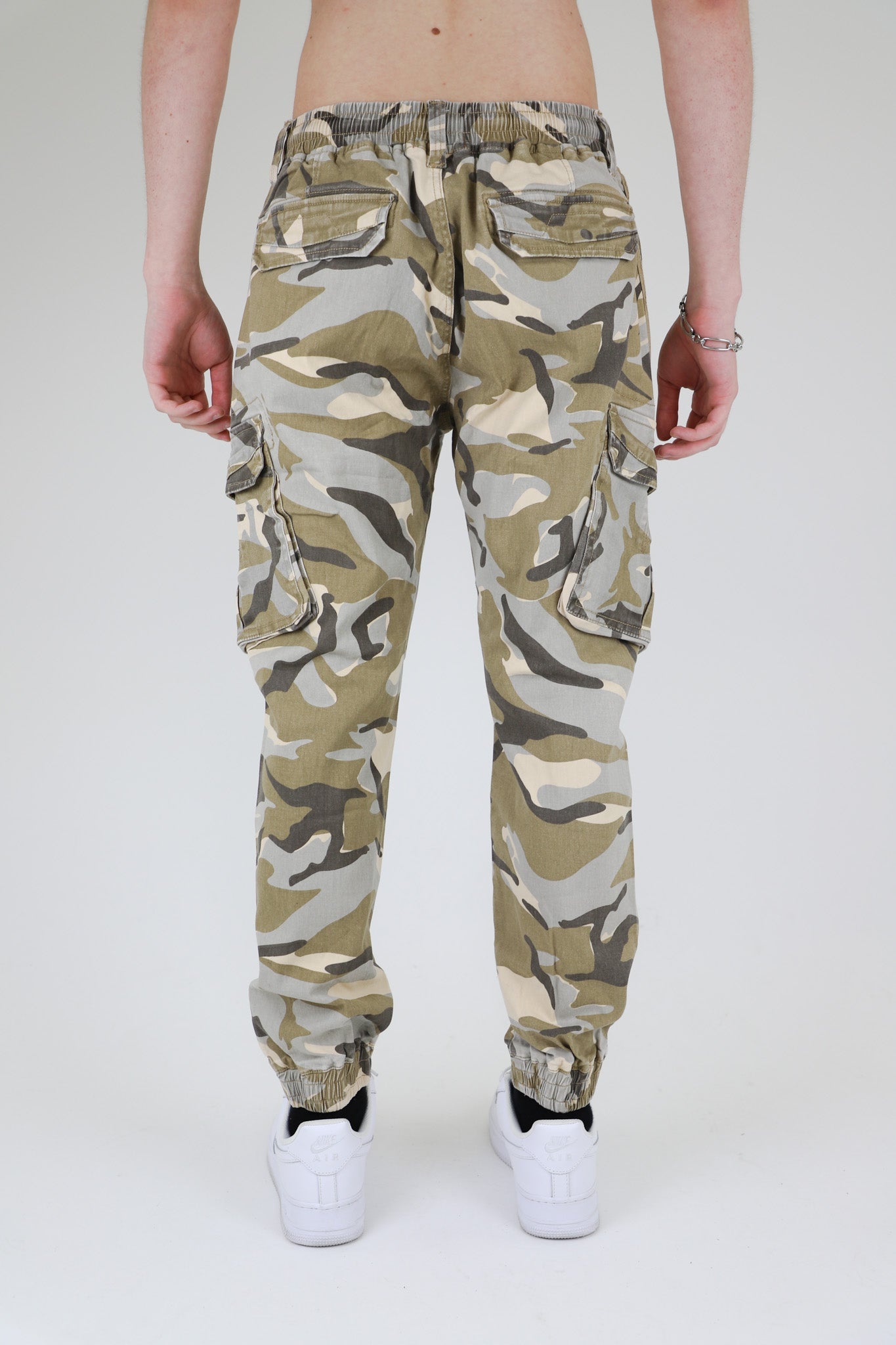 AR1001 LIGHT CAMO CARGO JOGGERS
