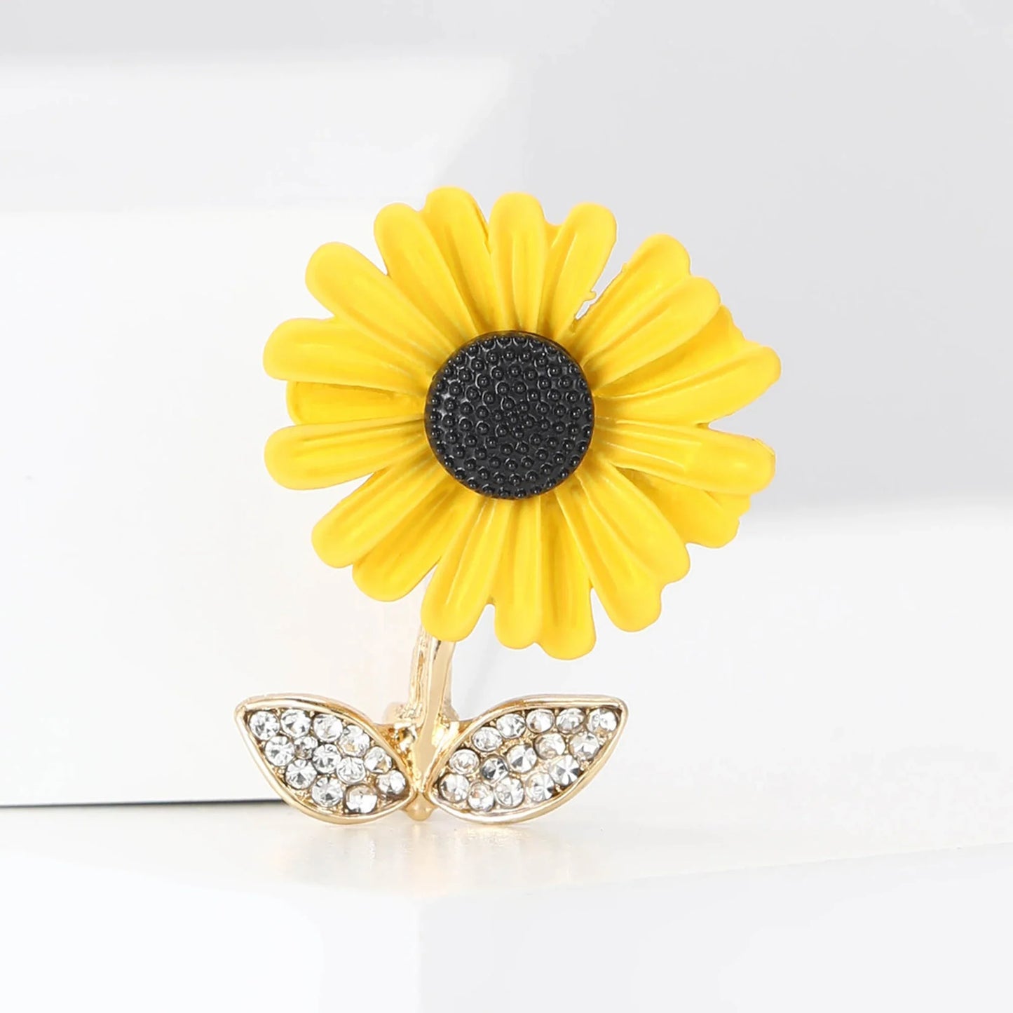 Rhinestone Daisy Brooch Enamel Flower Lapel Pin Jewelry Accessories