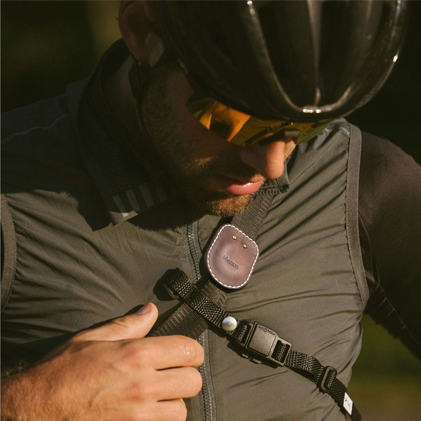 Brooch Pin Leather Case - AirTag