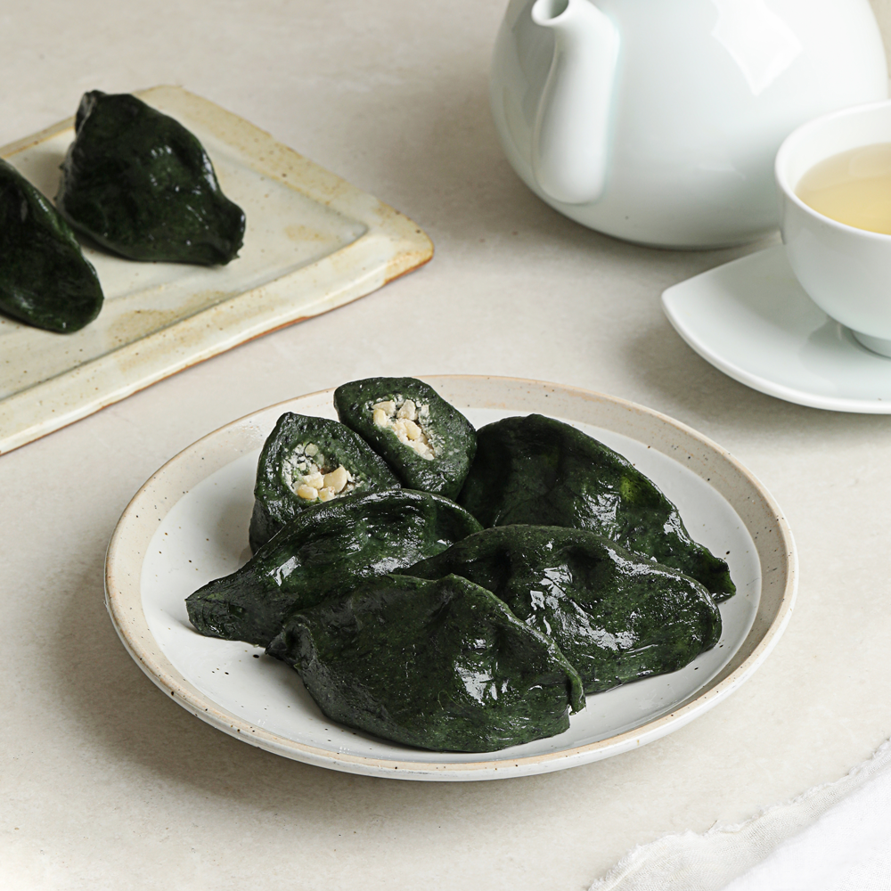 Jindo Moshi Ssuk Songpyeon (Ramie & Mugwort Halfmoon Shaped Rice Cake) - Concordia Style Boutique