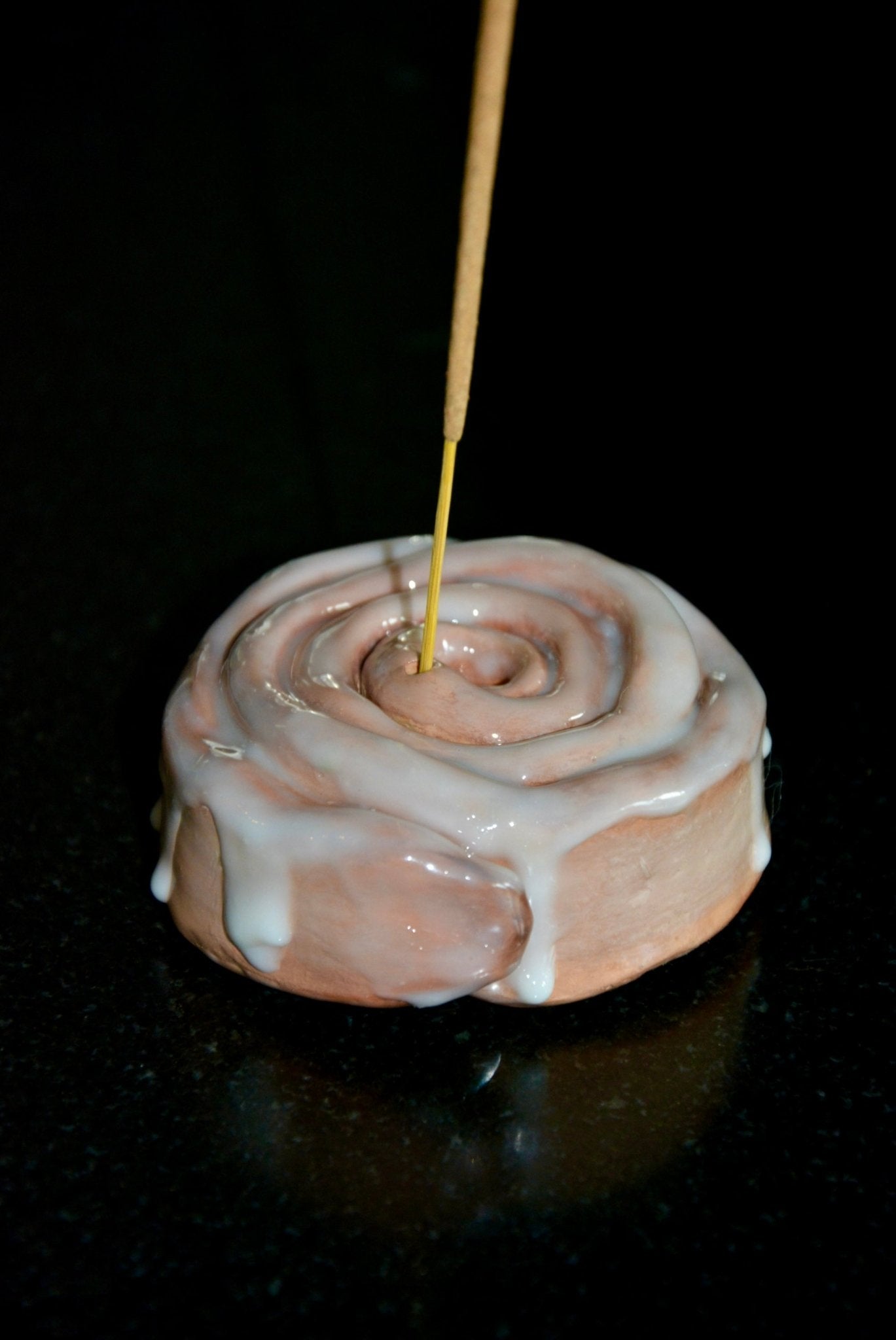 CERAMIC CINNAMON BUN INCENSE HOLDER
