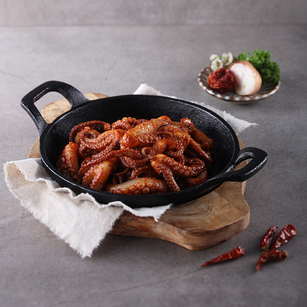Songjjuzip Jjukkumi-bokkeum (Spicy Webfoot Octopus Stir fry) - Concordia Style Boutique