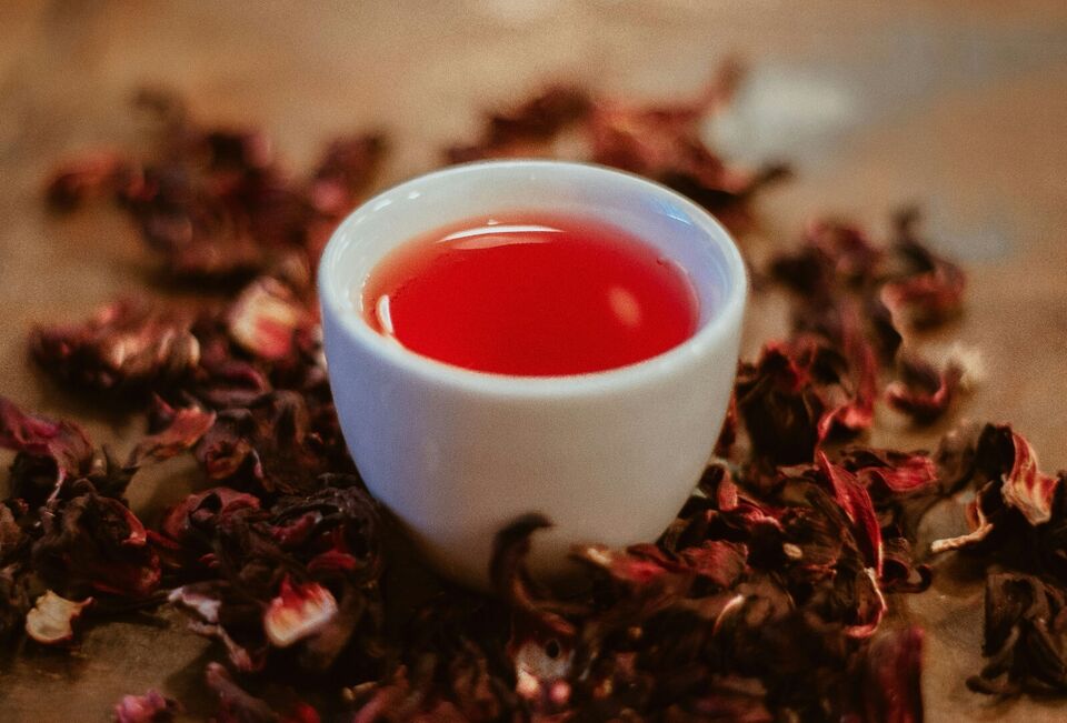 Akshit 2.5 oz. Dried Hibiscus Flowers (Flor de Jamaica) Tea | Loose Leaf Tea | Caffeine-Free | Vegan Friendly | Fleurs d'hibiscus ā Antioxidant Herbal Tea