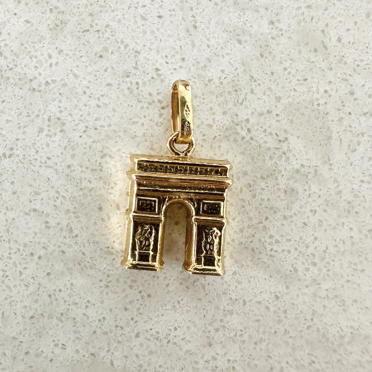 L'arc de Triomphe Charm - 18K Gold