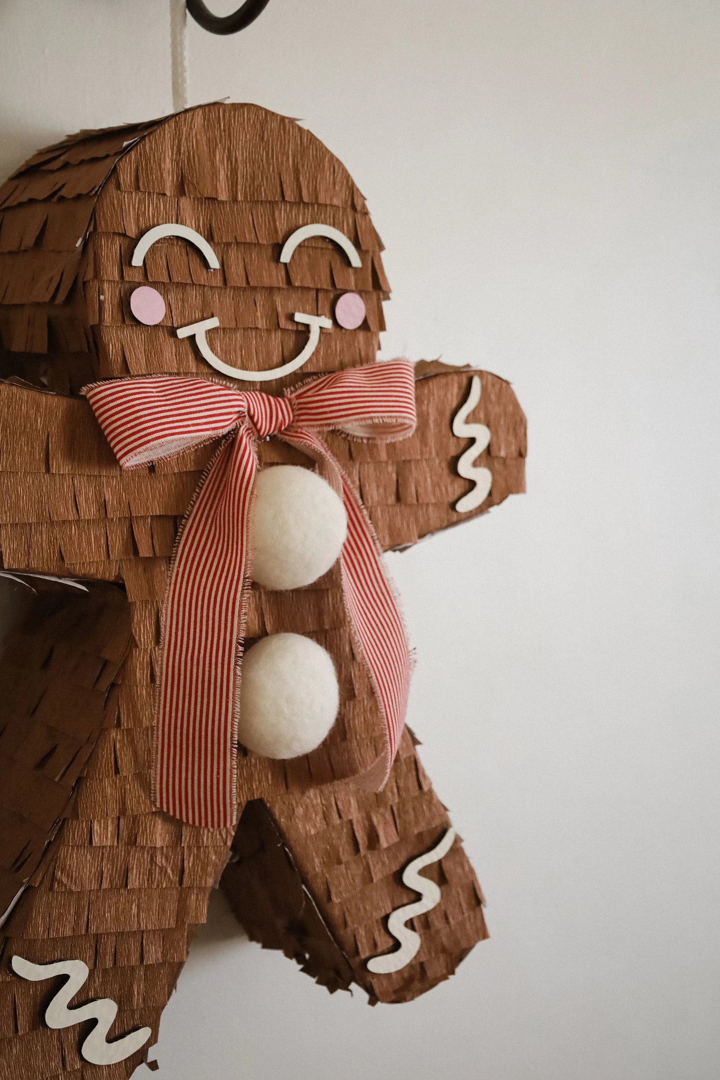 🍪 Gingerbread Man Piñata – Handmade Christmas Party Decoration & Candy Holder