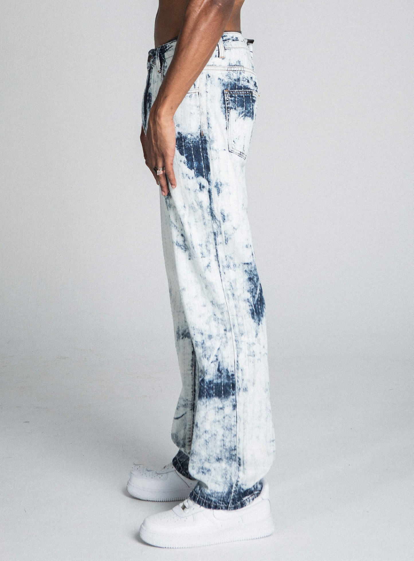 AJ01L-1 DARK BLUE/WHITE TIE DYE THREAD LINE LOOSE JEANS