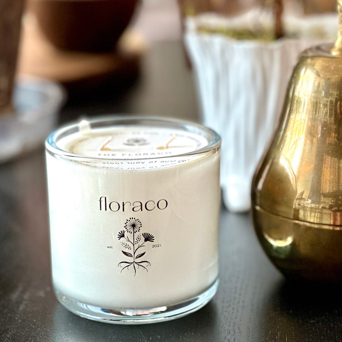 Candle Floraco: Cedarwood, Sandalwood, Iris and Cardamom