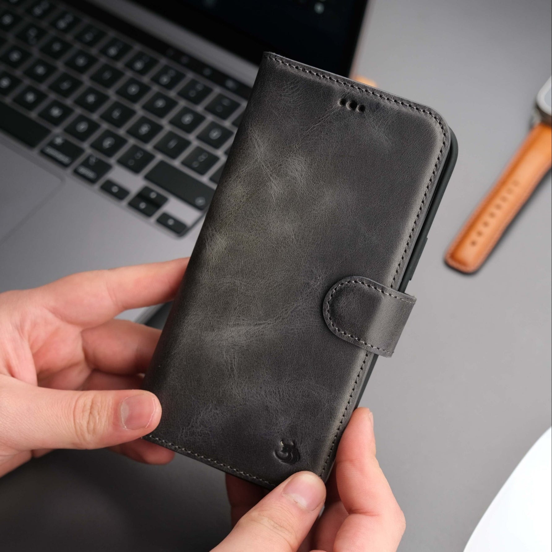 Casper Leather iPhone 14 Plus Wallet Case | MagSafe - Concordia Style Boutique