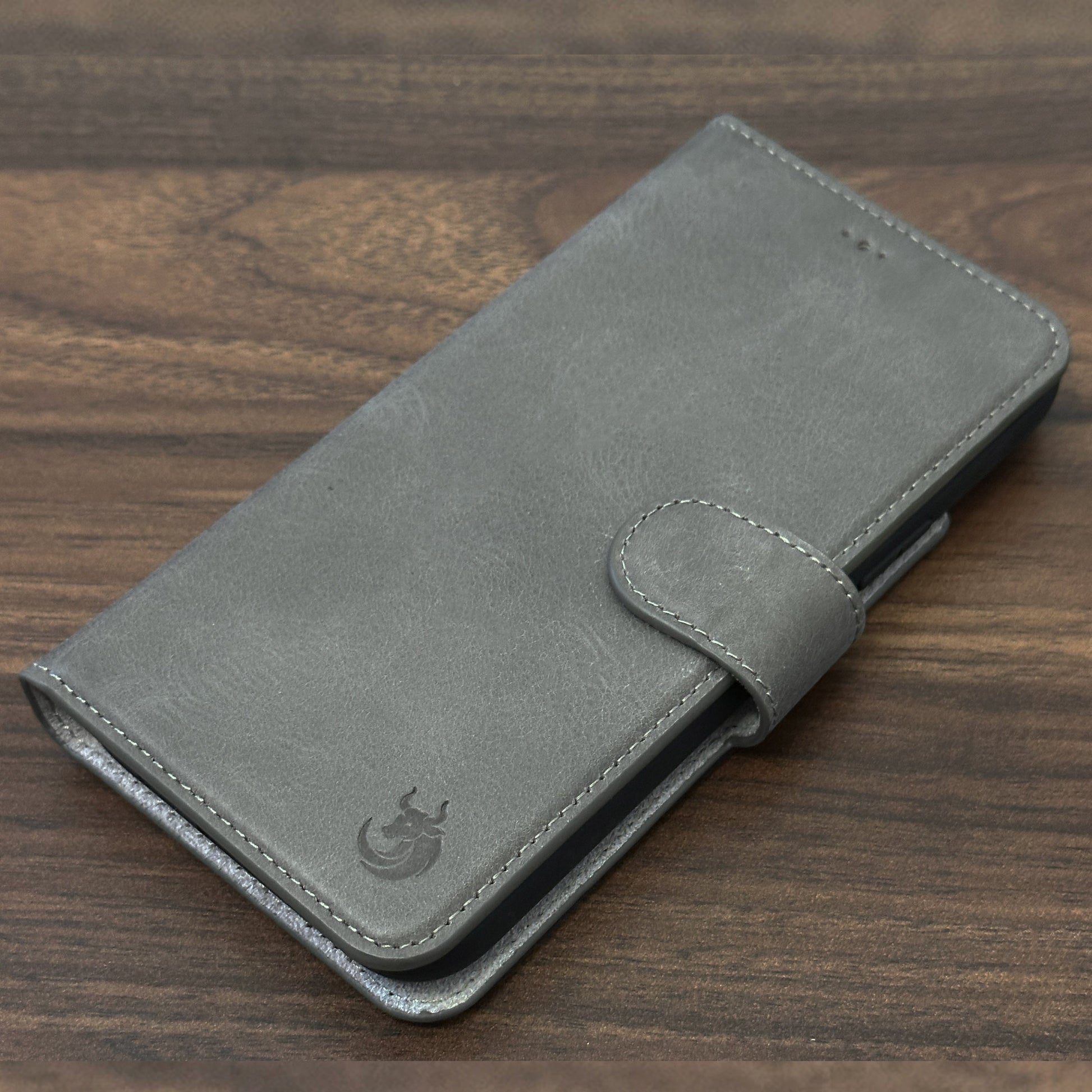 Vegas Premium Leather iPhone 15 Wallet Case with MagSafe | Detachable RFID Blocking Luxury Wallet - Concordia Style Boutique