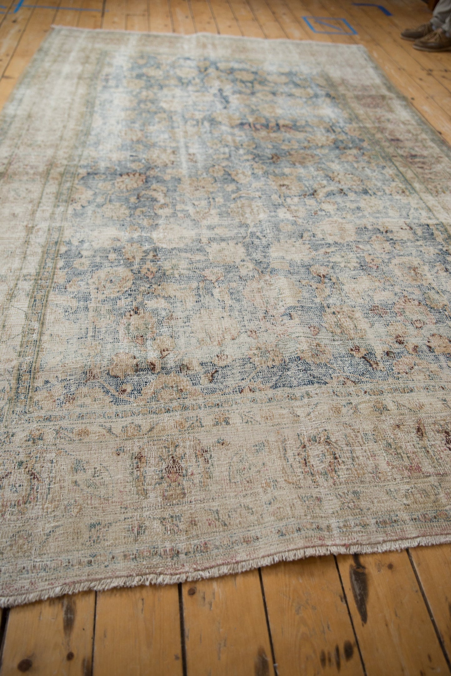 6.5x10.5 Vintage Distressed Meshed Carpet