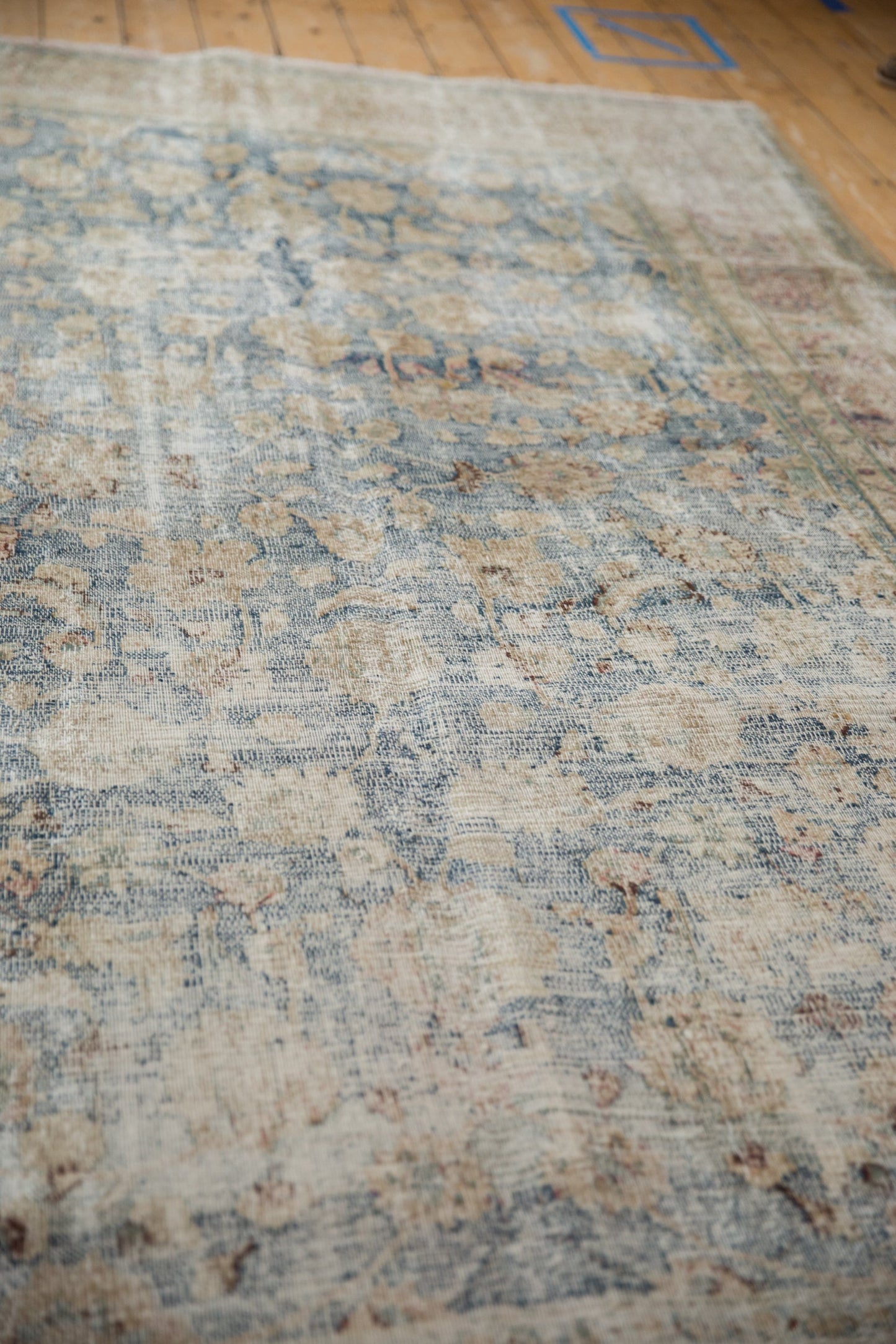 6.5x10.5 Vintage Distressed Meshed Carpet