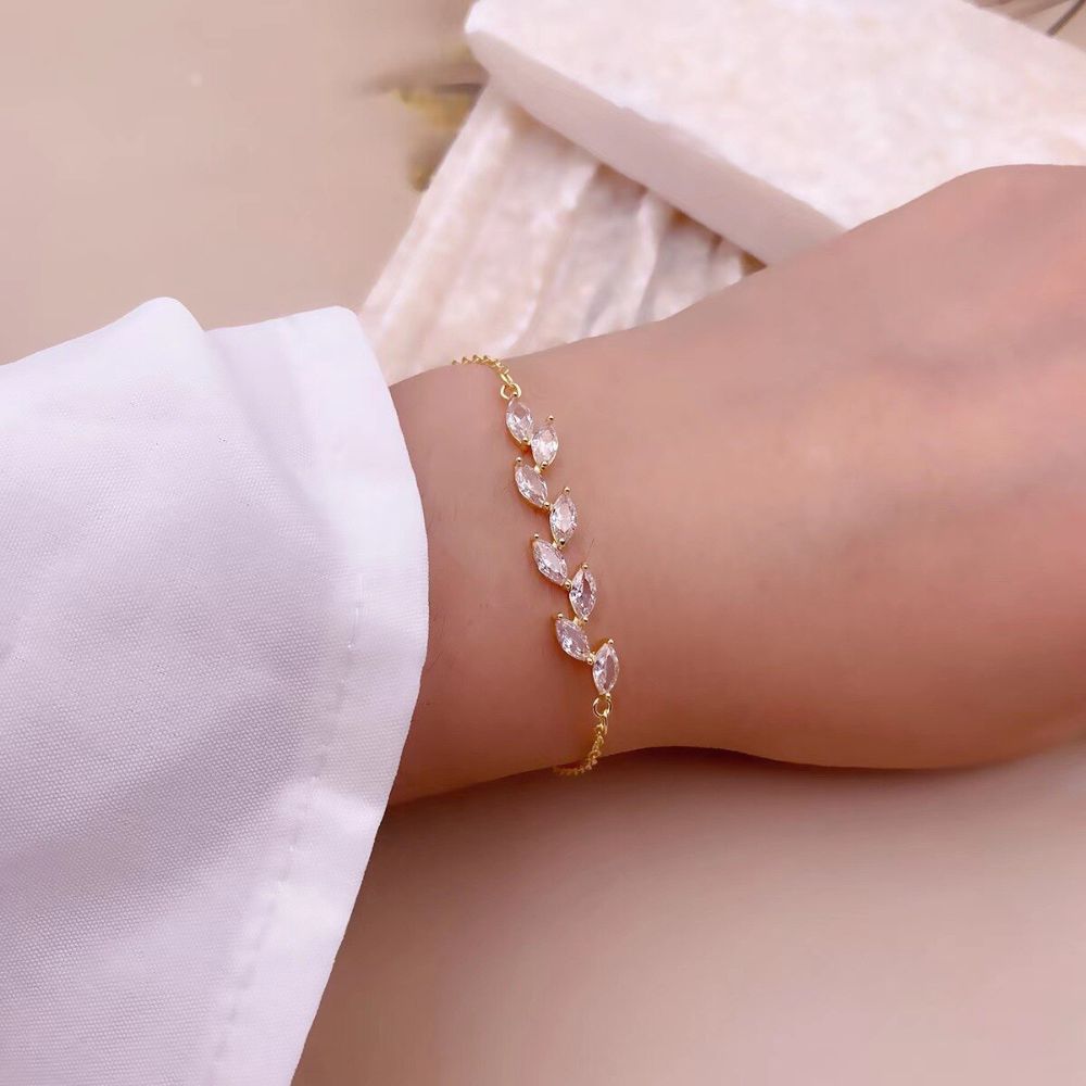 CRYSTAL LEAVES BRACELET (ADJUSTABLE) - Concordia Style Boutique