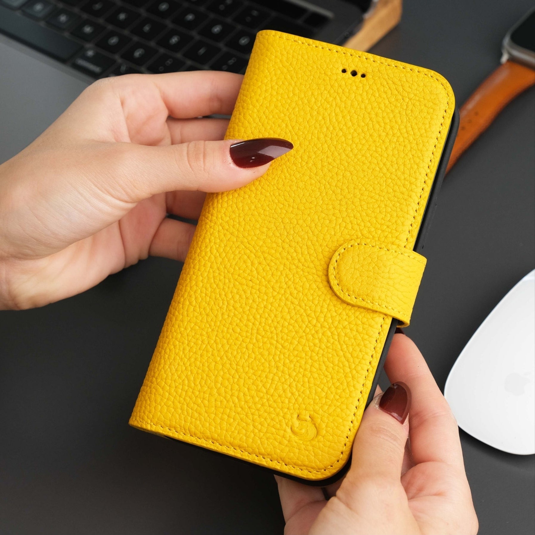 Casper Leather iPhone 14 Plus Wallet Case | MagSafe - Concordia Style Boutique