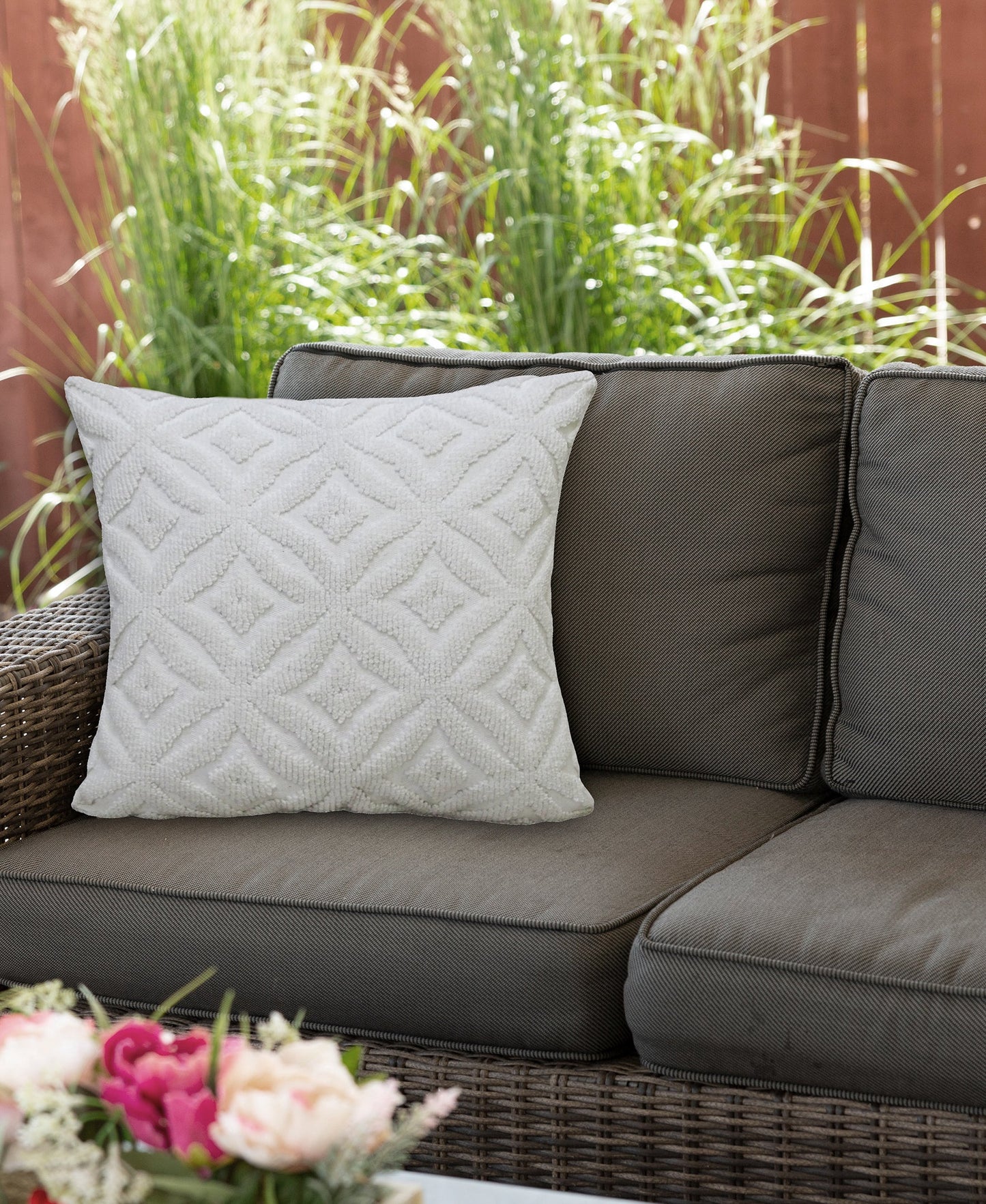 18"x18" White Indoor Outdoor Ogee Decorative Pillow