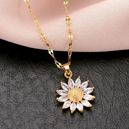 FLOWER CHARM NECKLACE - Concordia Style Boutique