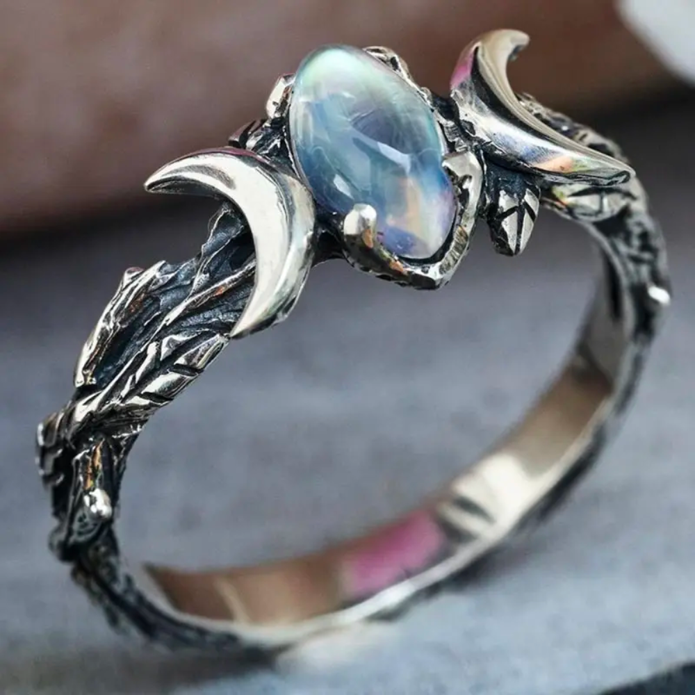 VINTAGE MOONSTONE RING - Concordia Style Boutique