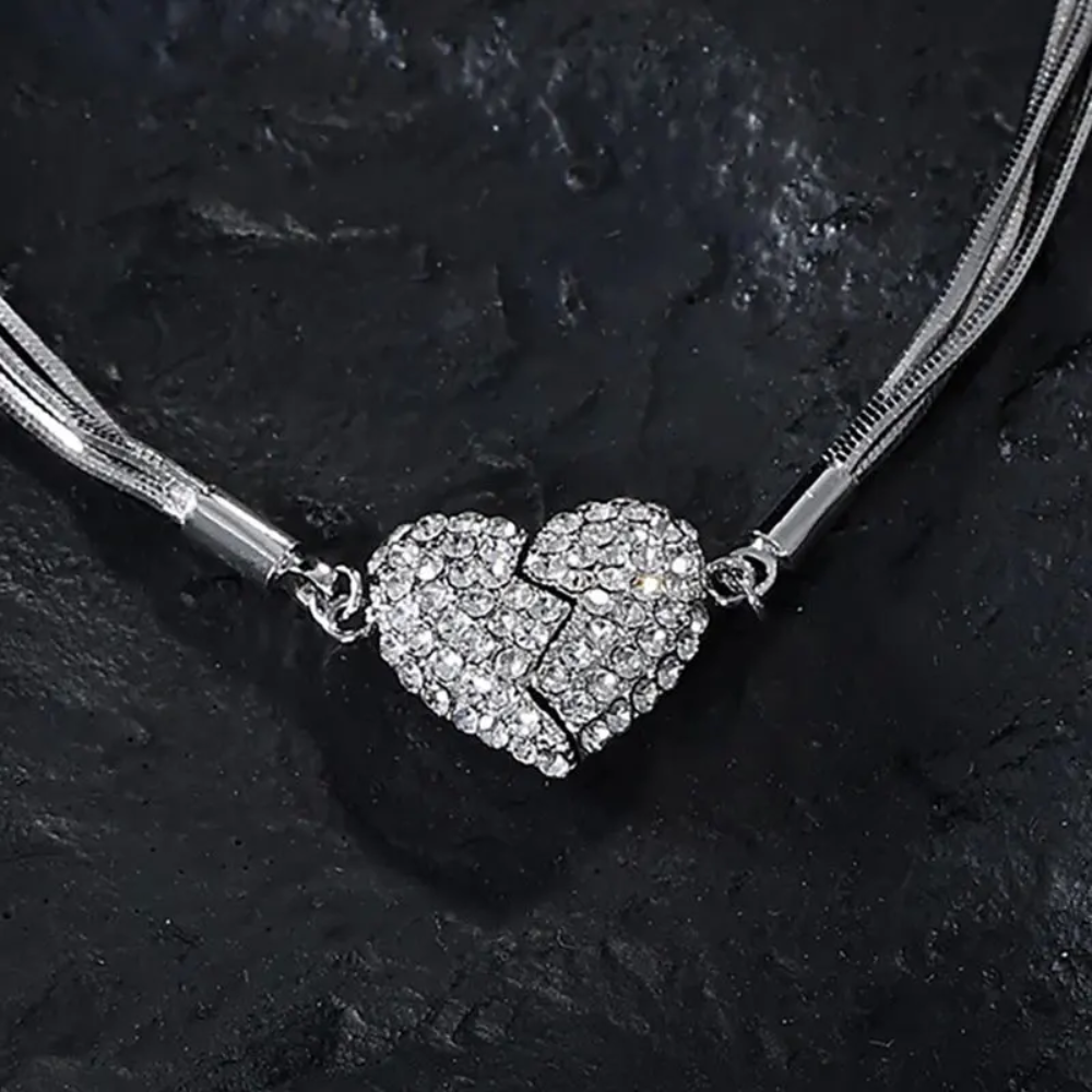 MAGNETIC HEART NECKLACE - Concordia Style Boutique