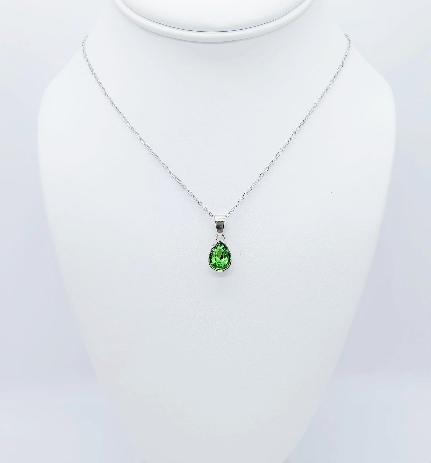 Multifaceted Teardrop Pendant Necklace
