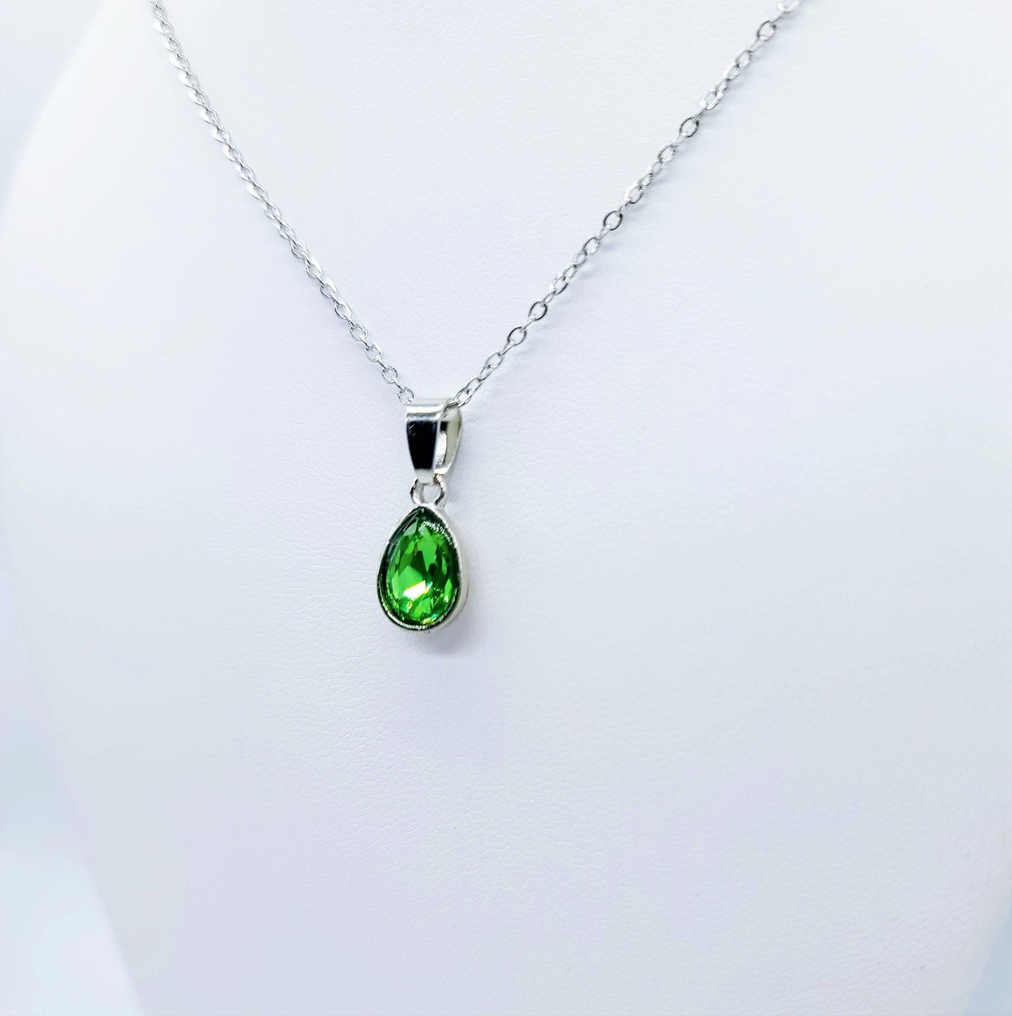 Multifaceted Teardrop Pendant Necklace