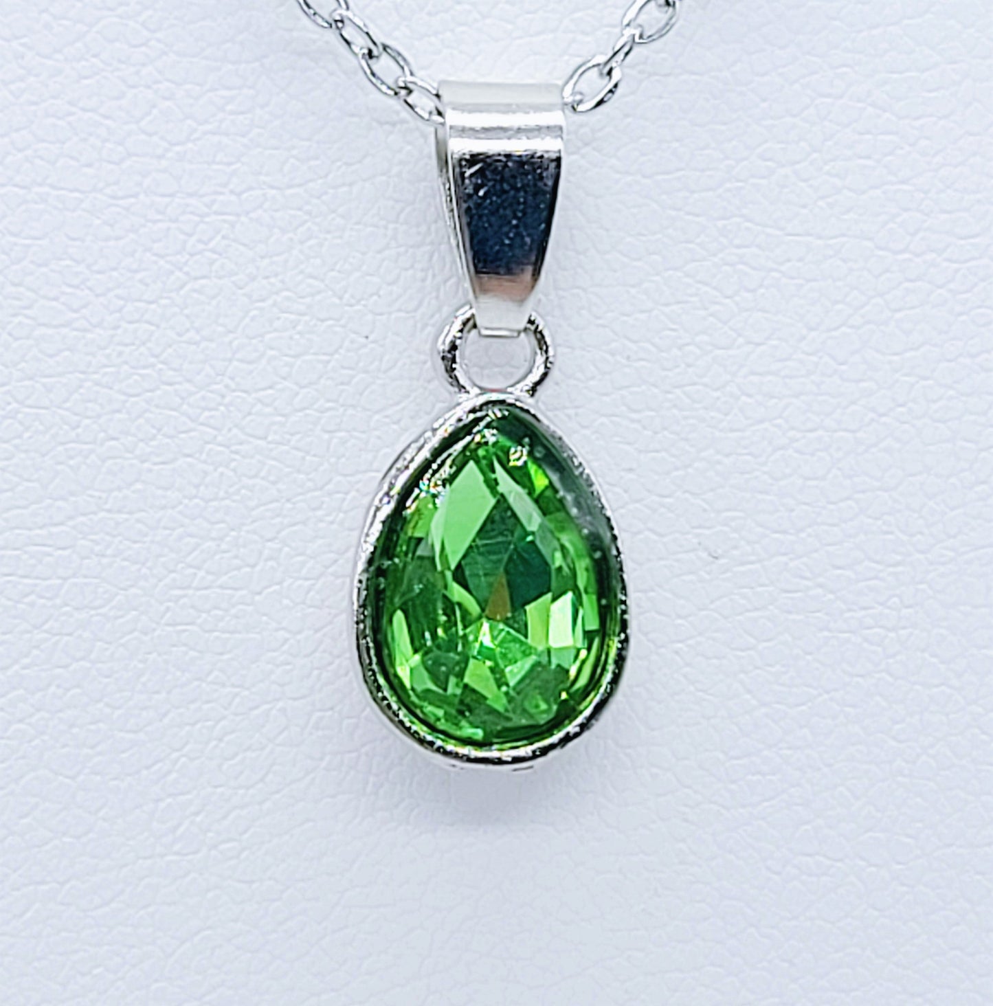 Multifaceted Teardrop Pendant Necklace