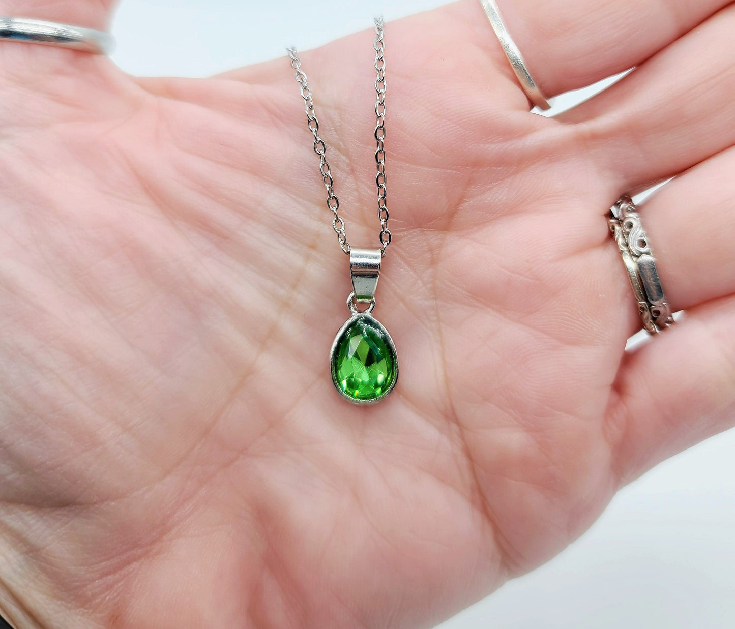 Multifaceted Teardrop Pendant Necklace
