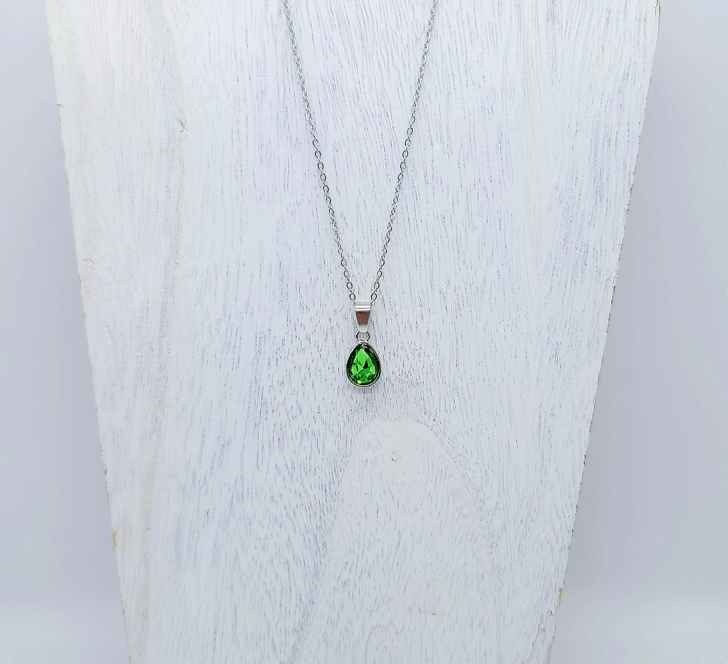 Multifaceted Teardrop Pendant Necklace