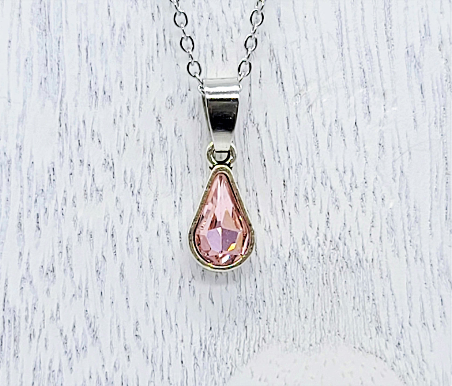 Multifaceted Teardrop Pendant Necklace