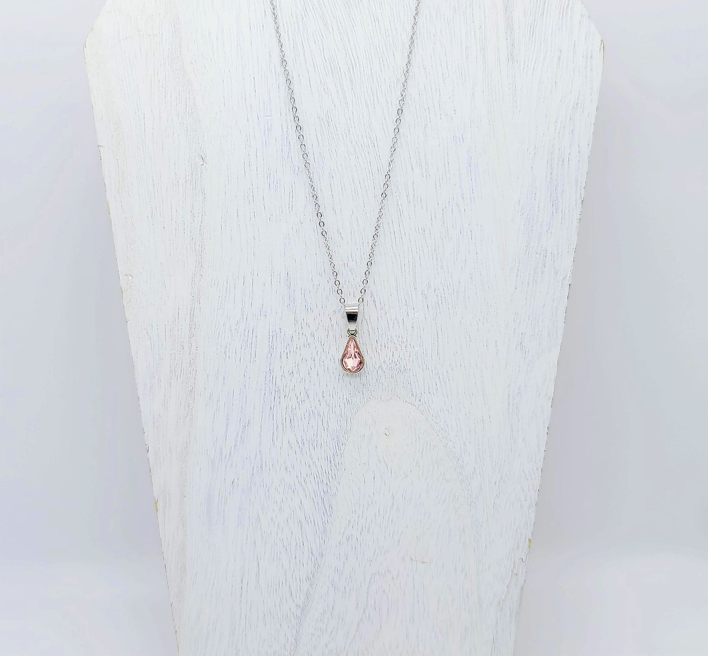 Multifaceted Teardrop Pendant Necklace