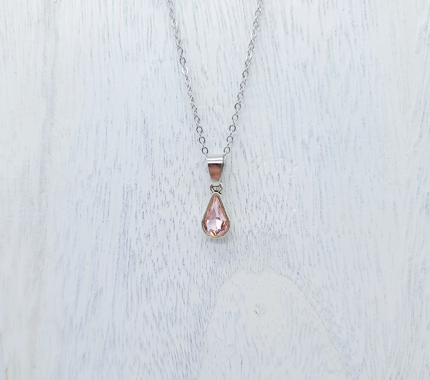 Multifaceted Teardrop Pendant Necklace