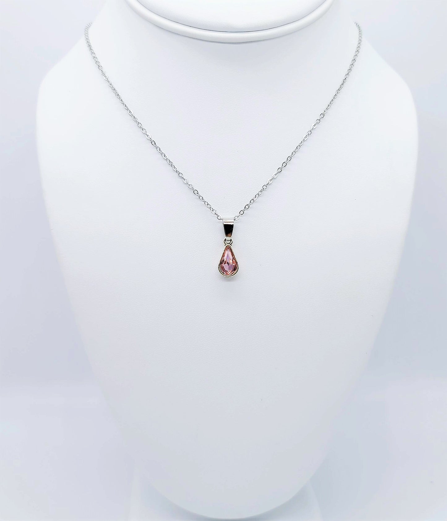 Multifaceted Teardrop Pendant Necklace