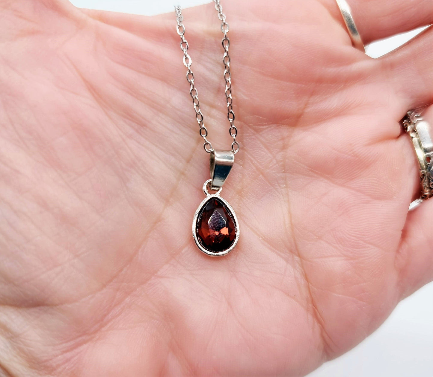 Multifaceted Teardrop Pendant Necklace