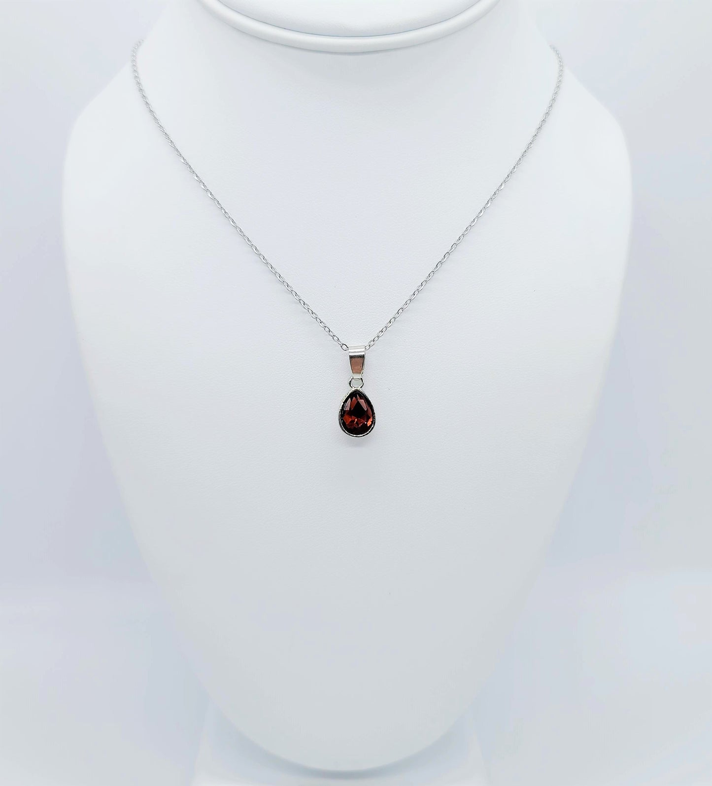 Multifaceted Teardrop Pendant Necklace