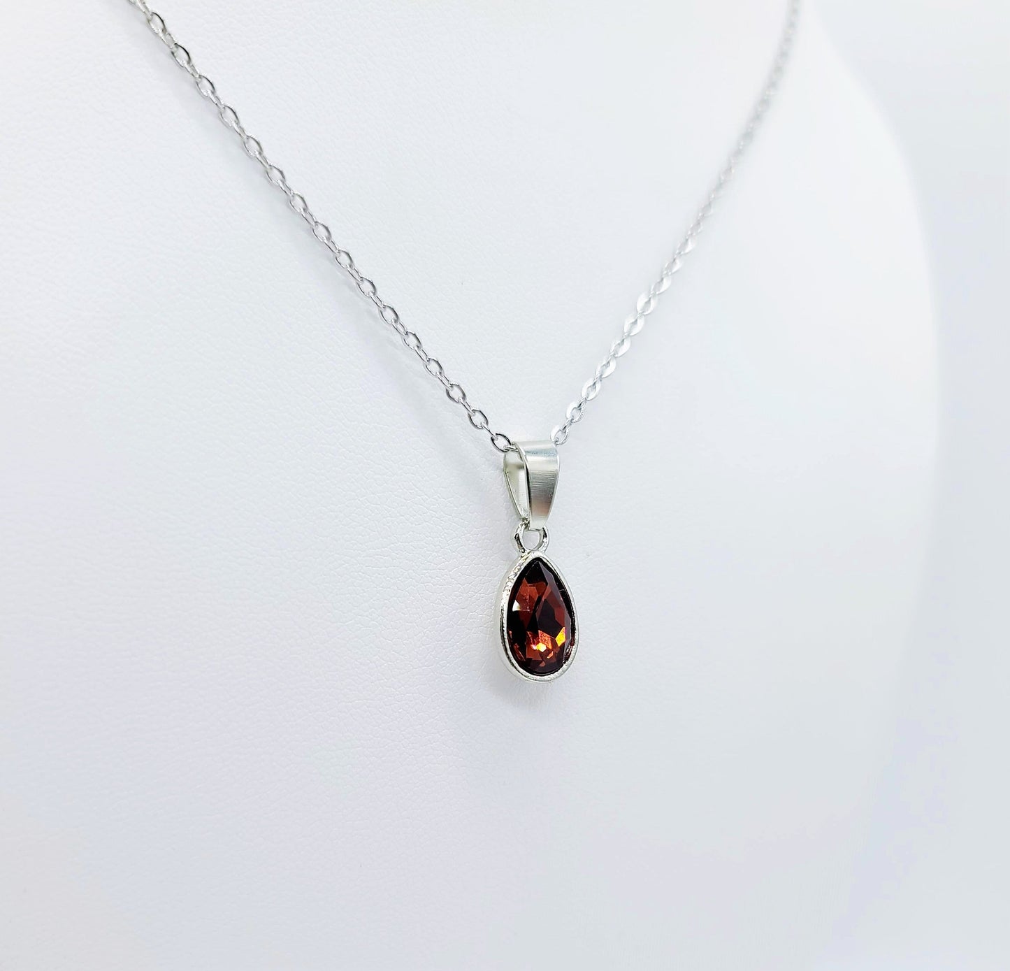 Multifaceted Teardrop Pendant Necklace