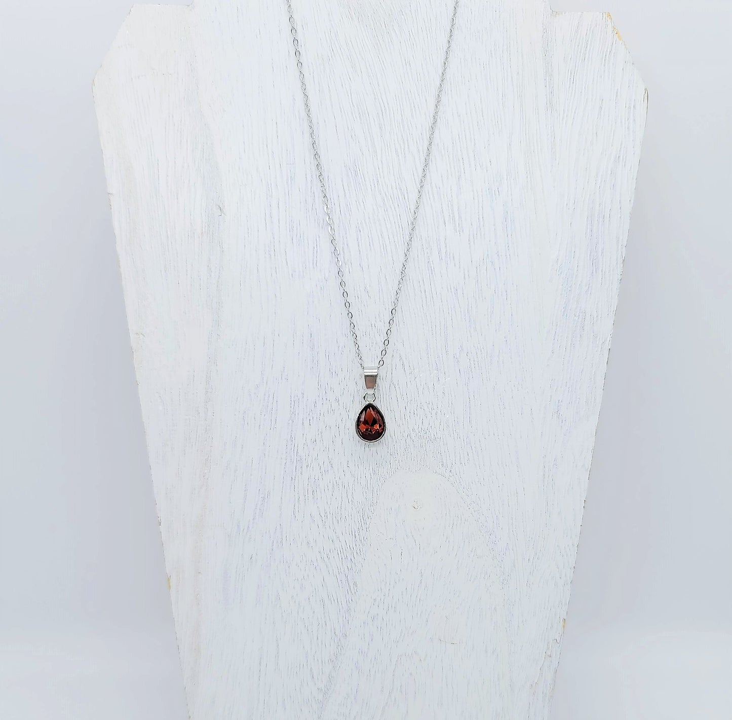 Multifaceted Teardrop Pendant Necklace