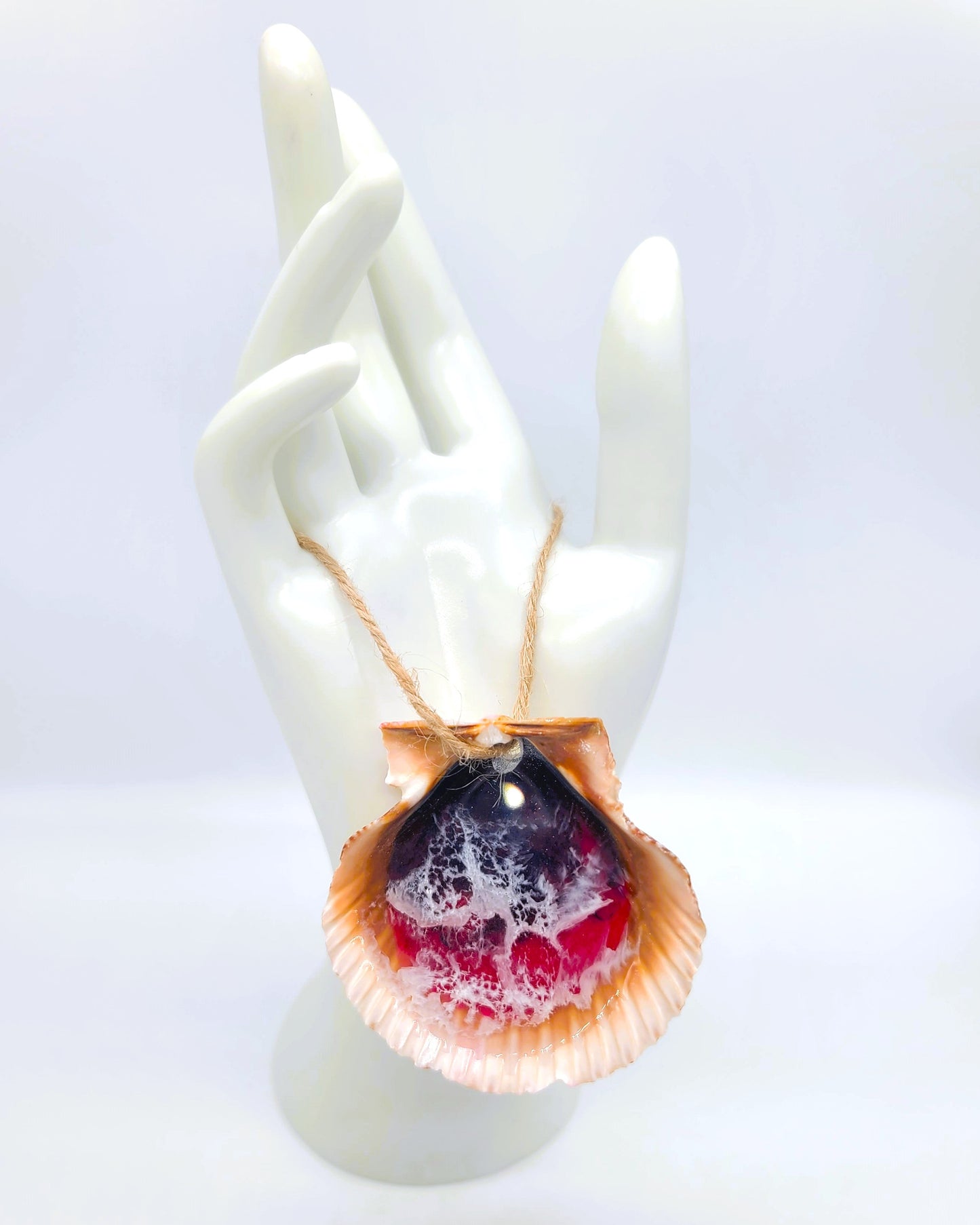 Resin Seascape Scallop Seashell Ornament