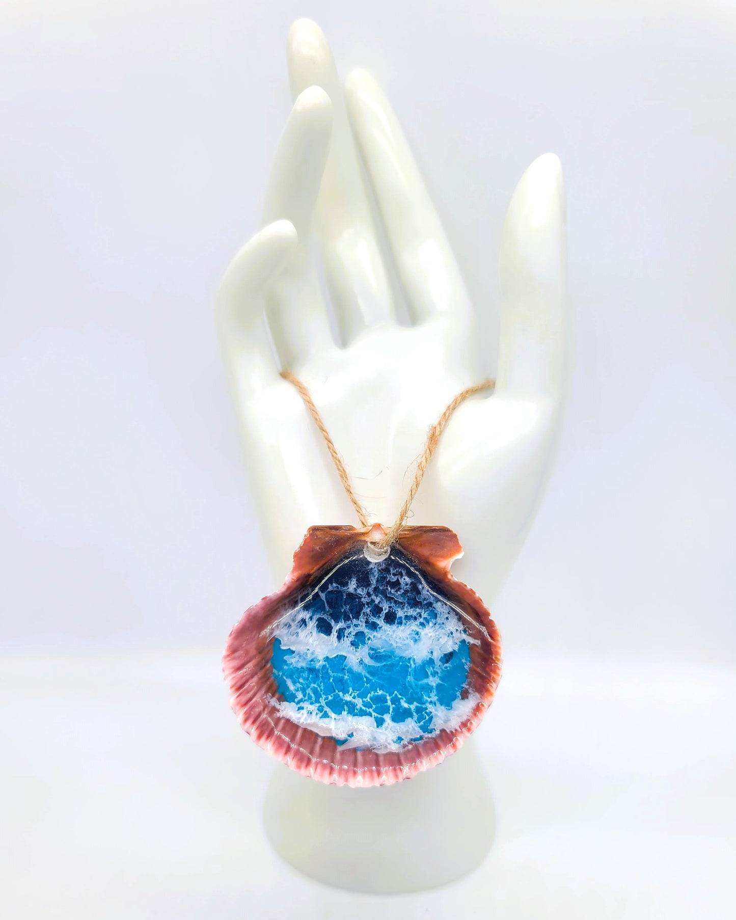 Resin Seascape Scallop Seashell Ornament