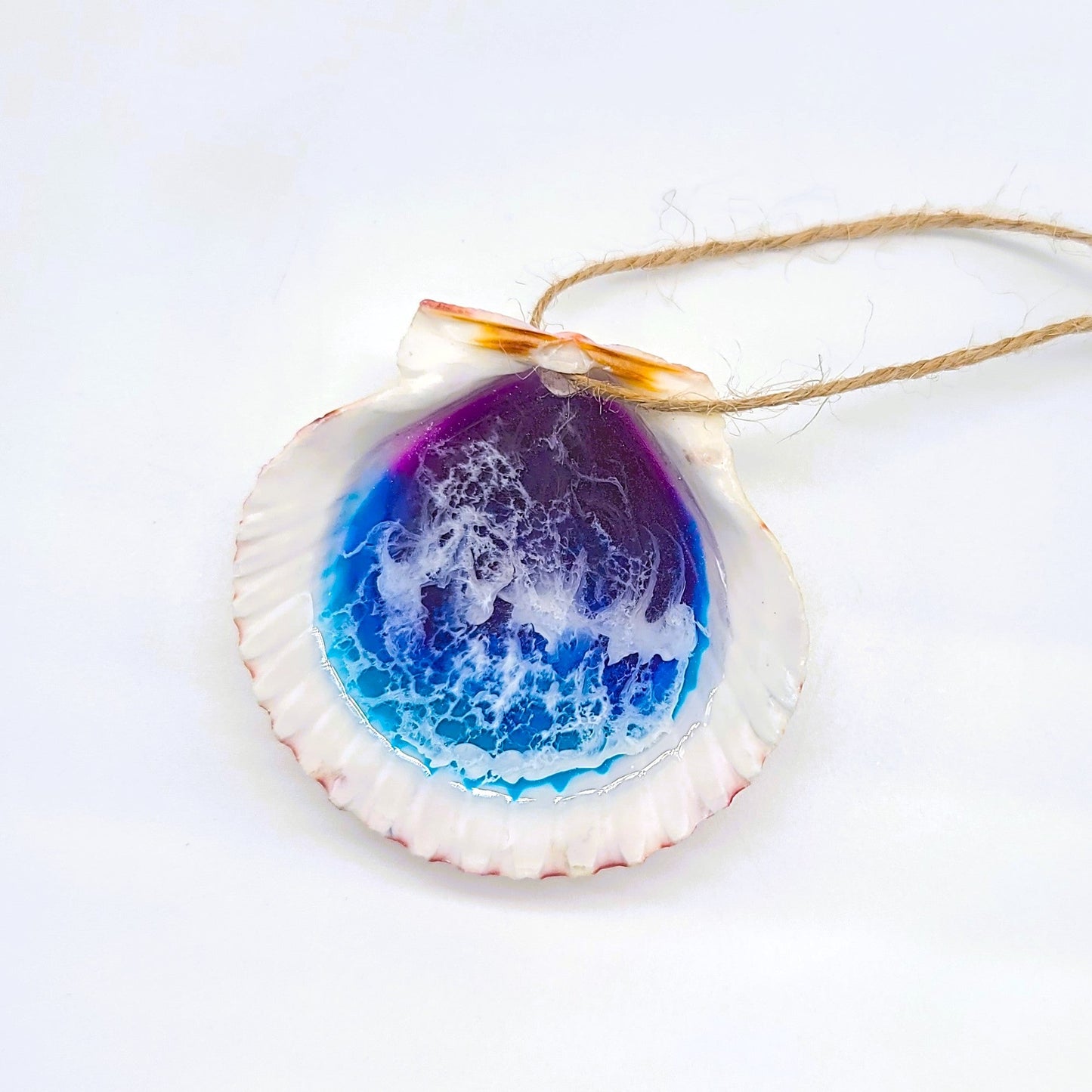 Resin Seascape Scallop Seashell Ornament
