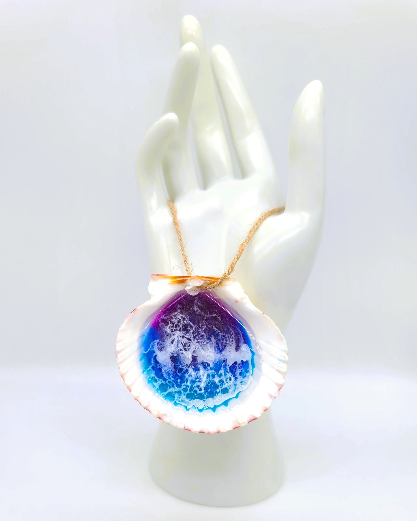 Resin Seascape Scallop Seashell Ornament