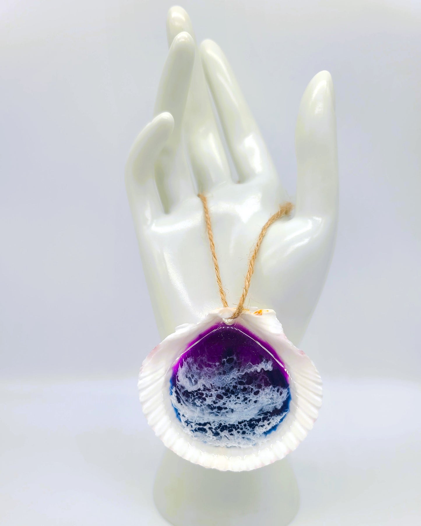 Resin Seascape Scallop Seashell Ornament
