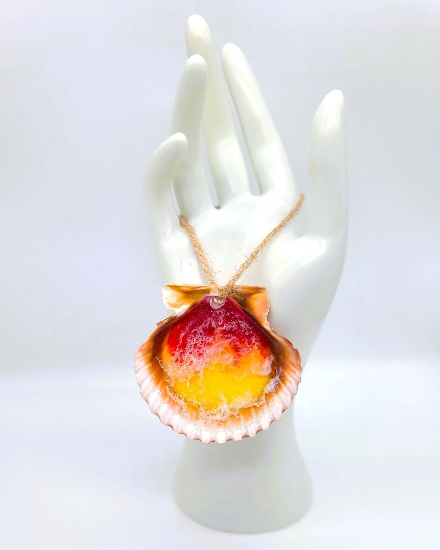 Resin Seascape Scallop Seashell Ornament