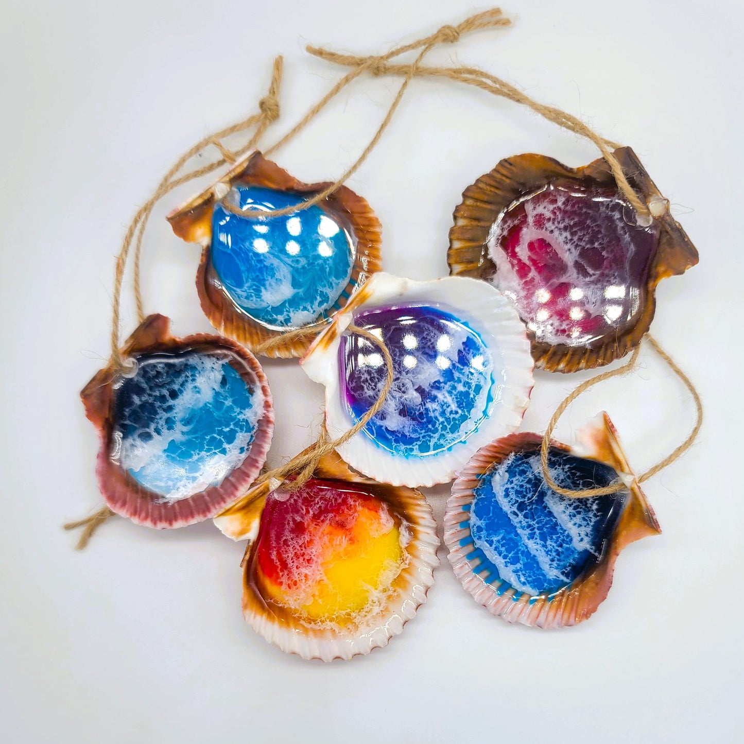 Resin Seascape Scallop Seashell Ornament