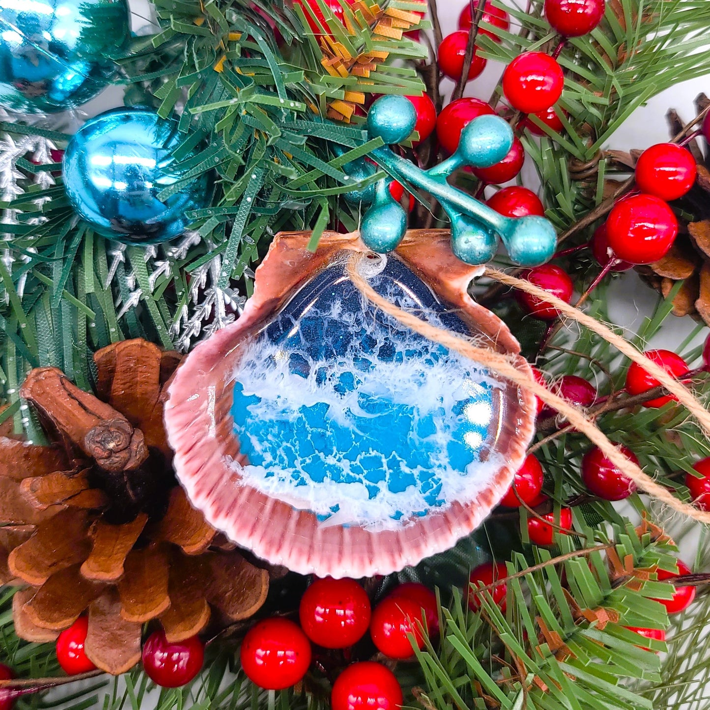 Resin Seascape Scallop Seashell Ornament