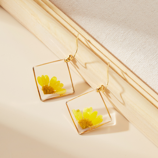DAISY FLOWER EARRINGS (PAIR) - Concordia Style Boutique