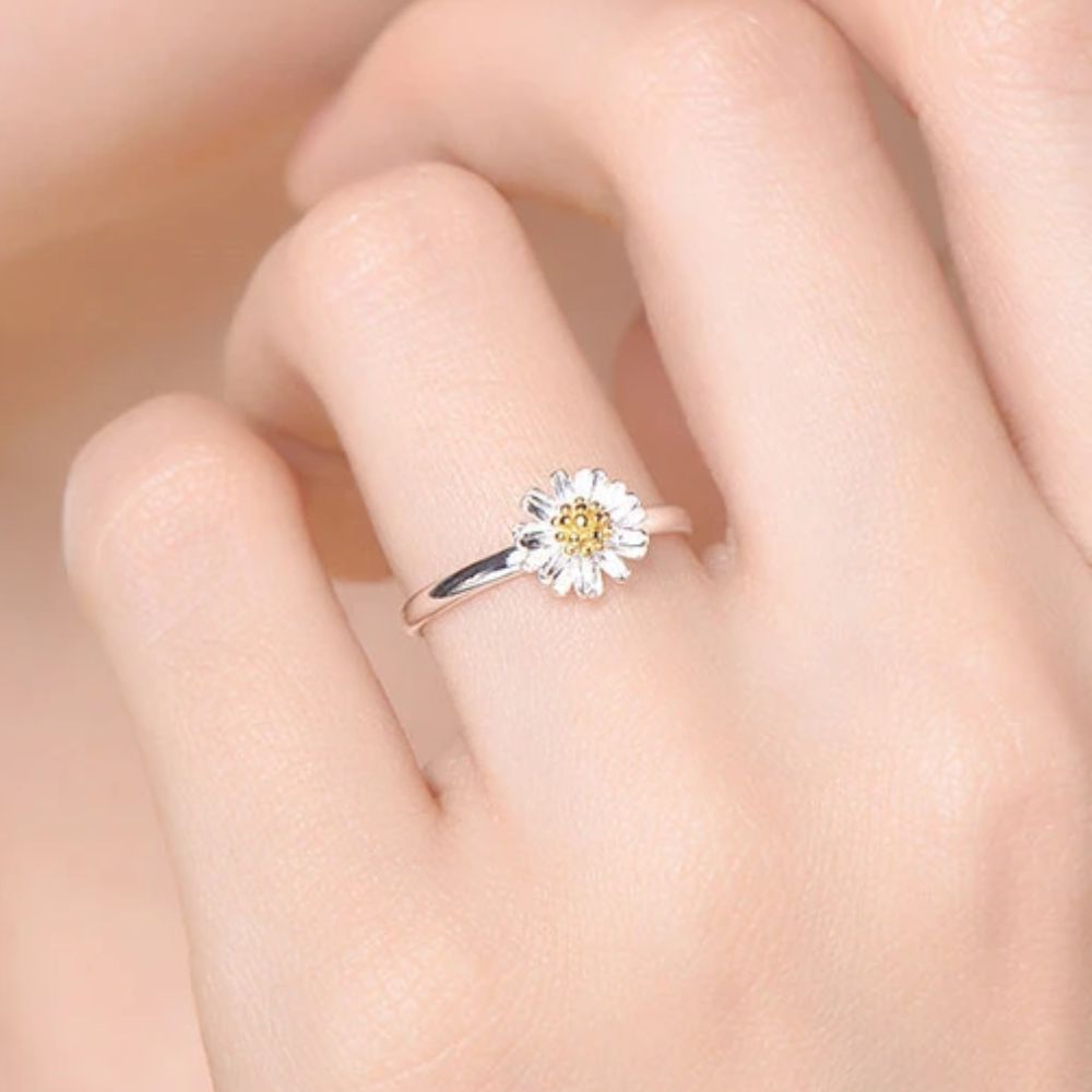 DAINTY DAISY RING (ADJUSTABLE) - Concordia Style Boutique